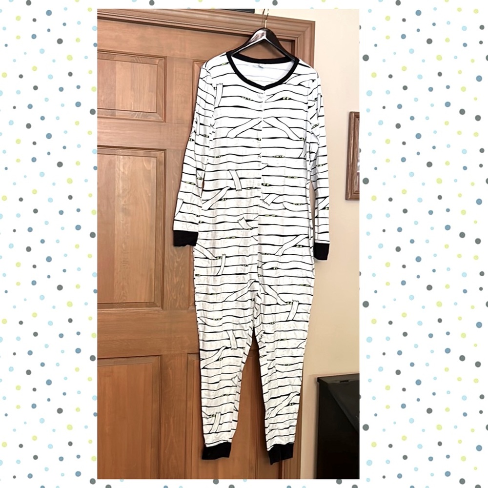 Old Navy one piece mummy print pajamas. XL Tall